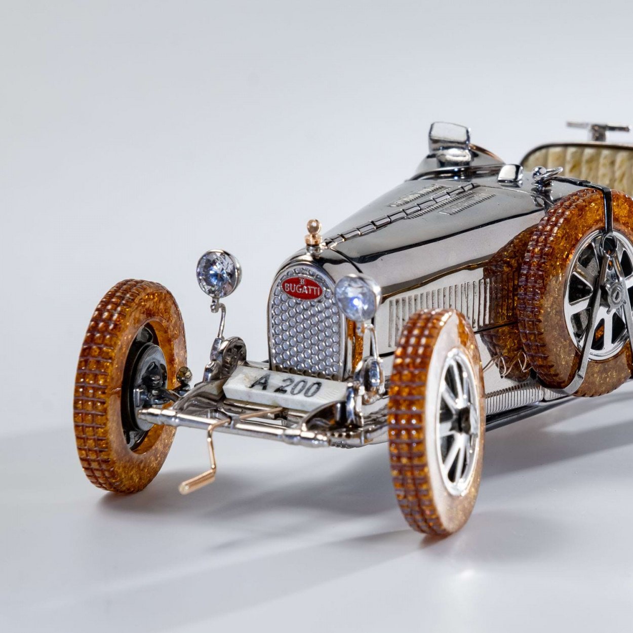 Bugatti 1024 серебро