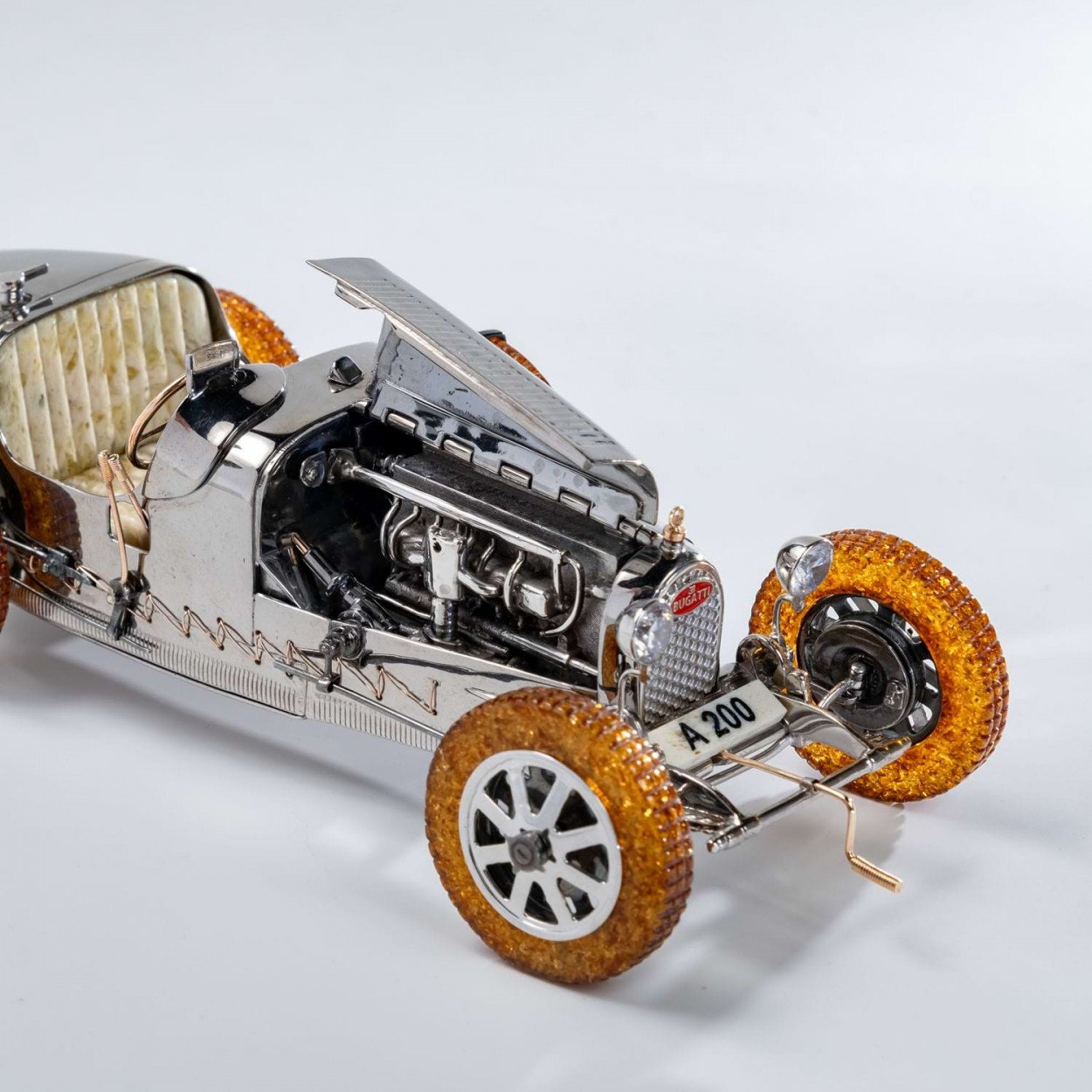 Bugatti 1024 серебро